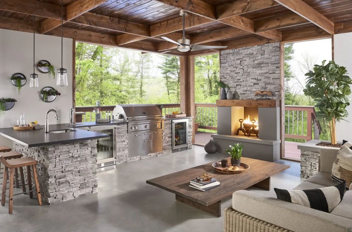 Silverlinings_StackedStone_OutdoorKitchen_Fireplace-OA-e1491497195230