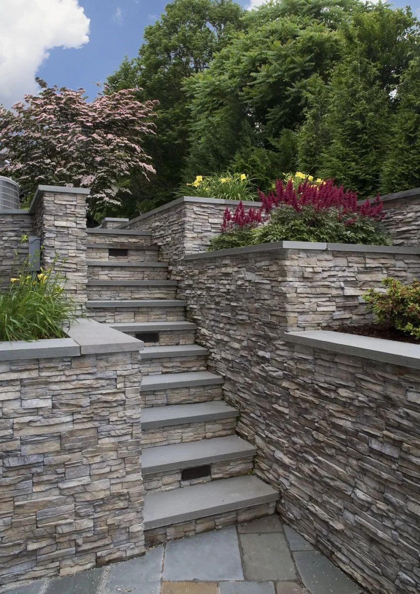 ES_Stacked-Stone_Nantucket_Ext_Carr-Residence_stairs
