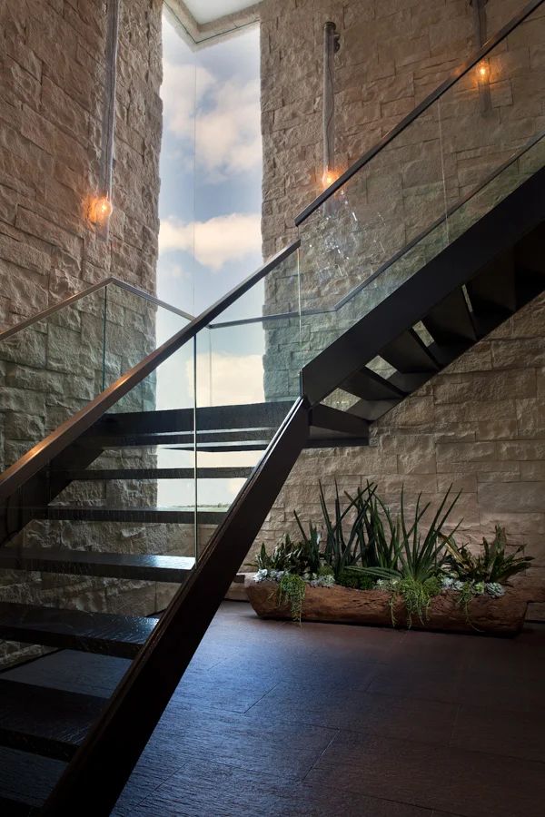 ES_Cut-Coarse-Stone_Oyster_Int_Esquire-House-Stairs
