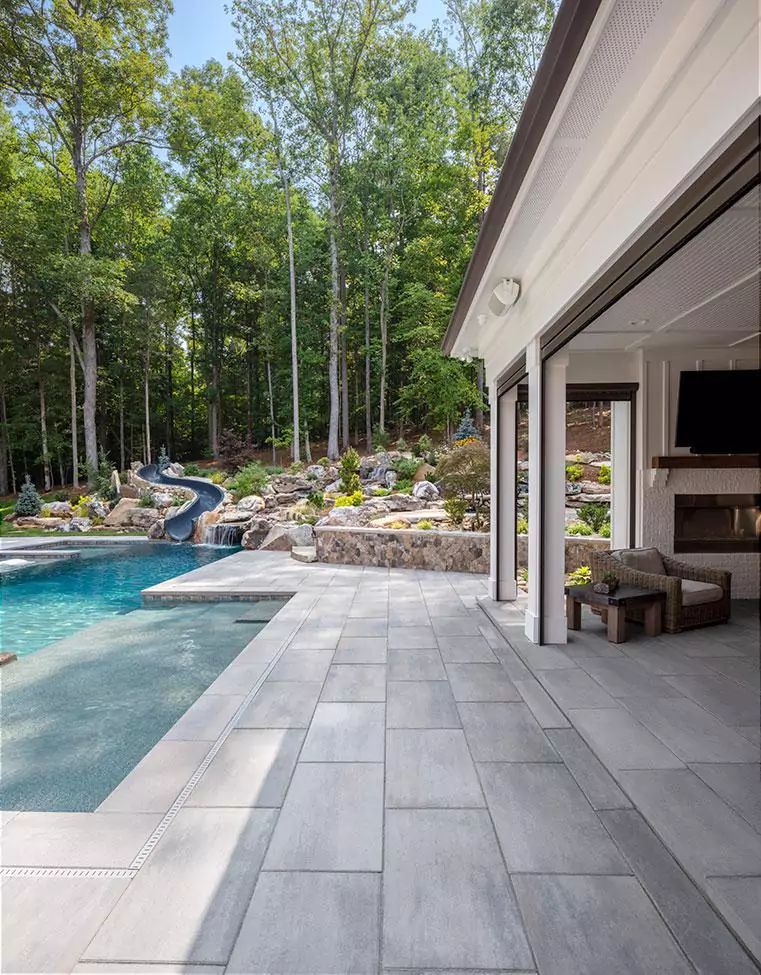 techo-bloc-129-patio-paver-slabs-blu-grande-smooth-dalle-de-patio-davidson-nc-2n0a0271-pano-65611bff45aba