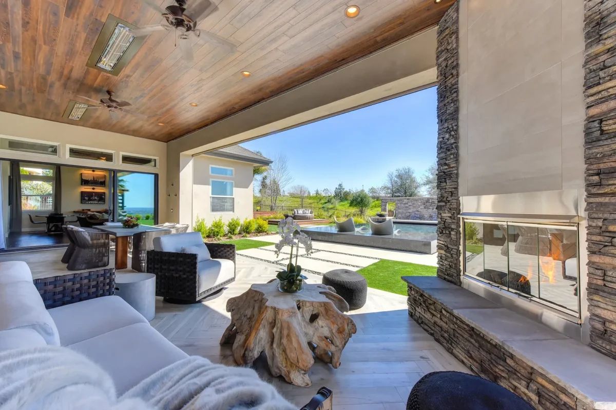 ES_Stacked-Stone_Black-River_Ext_Outdoor-Living