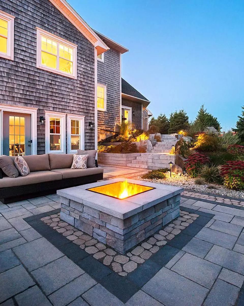techo-bloc-main-outdoor-firepit-prescott-fire-pit-foyer-exterieur-33699-656d31f85e866