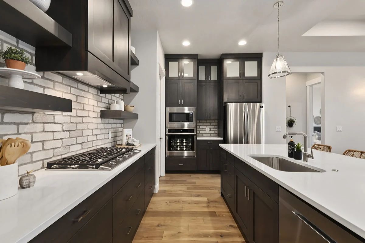 ES_Chalk-Dust-TundraBrick_Int_Kitchen_4-scaled
