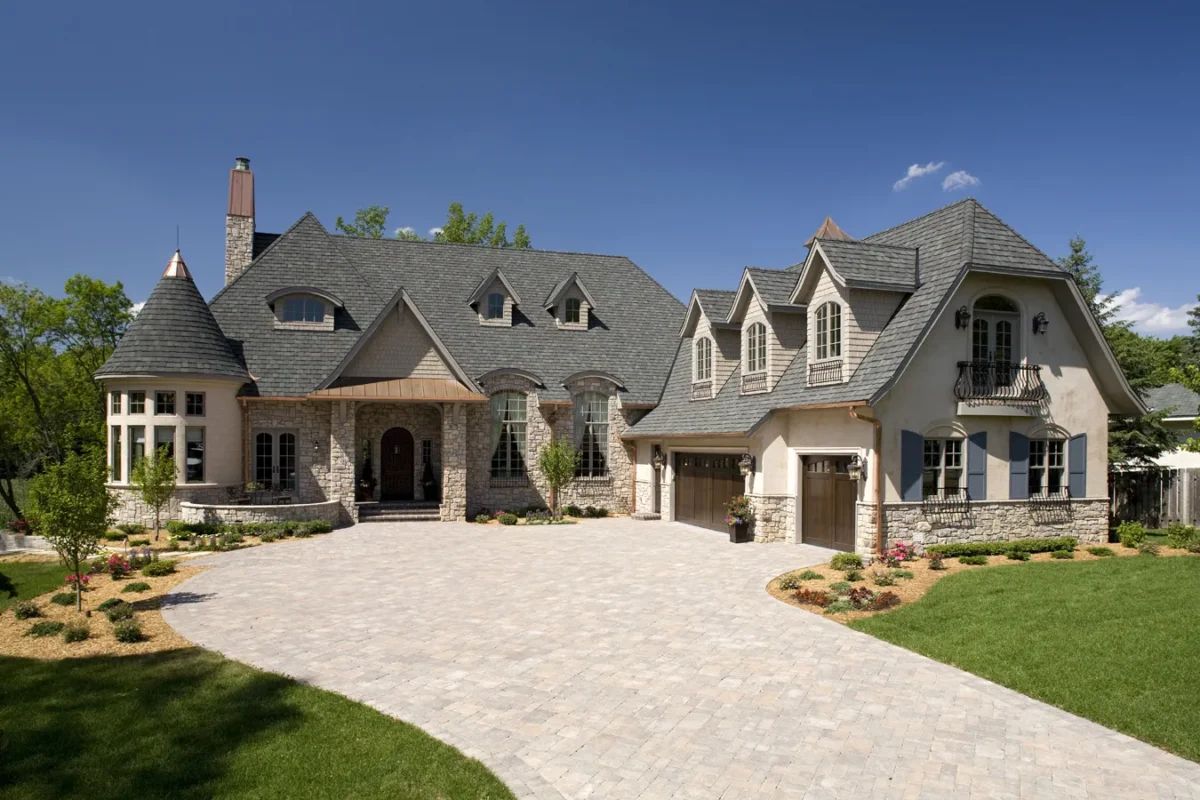 ES_Rough-Cut_Vineyard_ext_front-wide