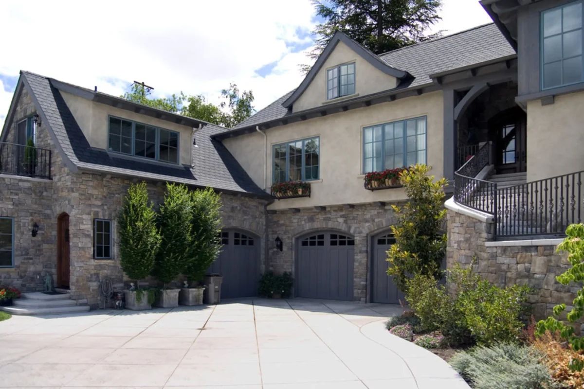 ES_Limestone_York_ext_driveway-2-Francis-Garcia-Architect