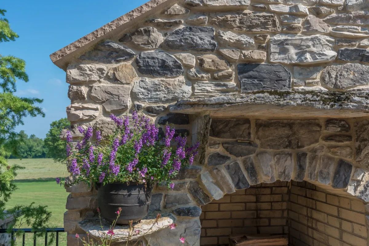 ES_Shadow-Rock_Crescent-Peak_ext_fireplace-detail-2_Joe-Barnes-Residence