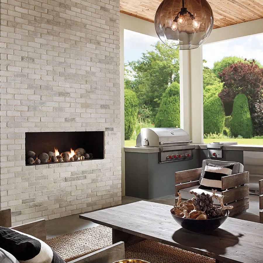 ES-Install-TundraBrick-Chalk-Dust-Outdoor-Kitch-OA-working-900x900-c-default