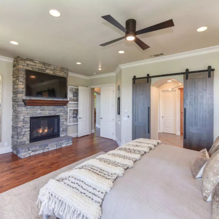eldorado-stone-montecito-cliffstone-int-fireplace-3-scaled-658798ed1e19b