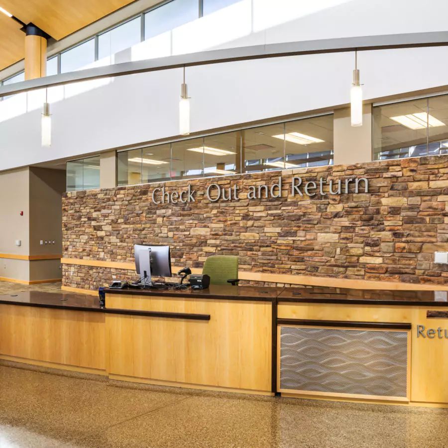 eldorado-stone-cliffstone-blend-manzanita-cambria-int-commercial-scaled-6587977bd7a3c
