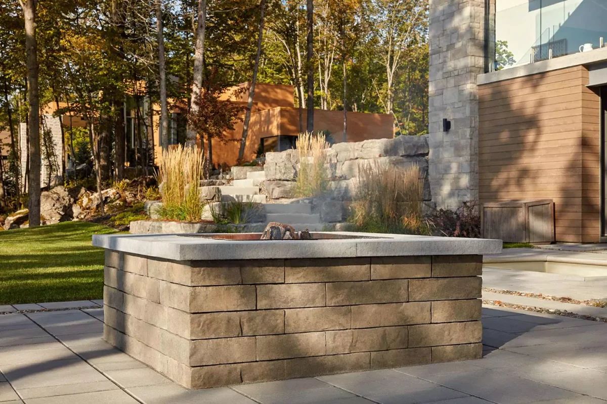 techo-bloc-outdoor-firepit-brandon-fire-pit-foyer-exterieur-2020-118-656ecf42b153f