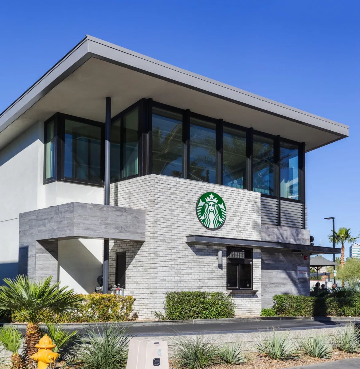 ES_TundraBrick_Chalk-Dust_Ext_Commercial_Facade-1-scaled
