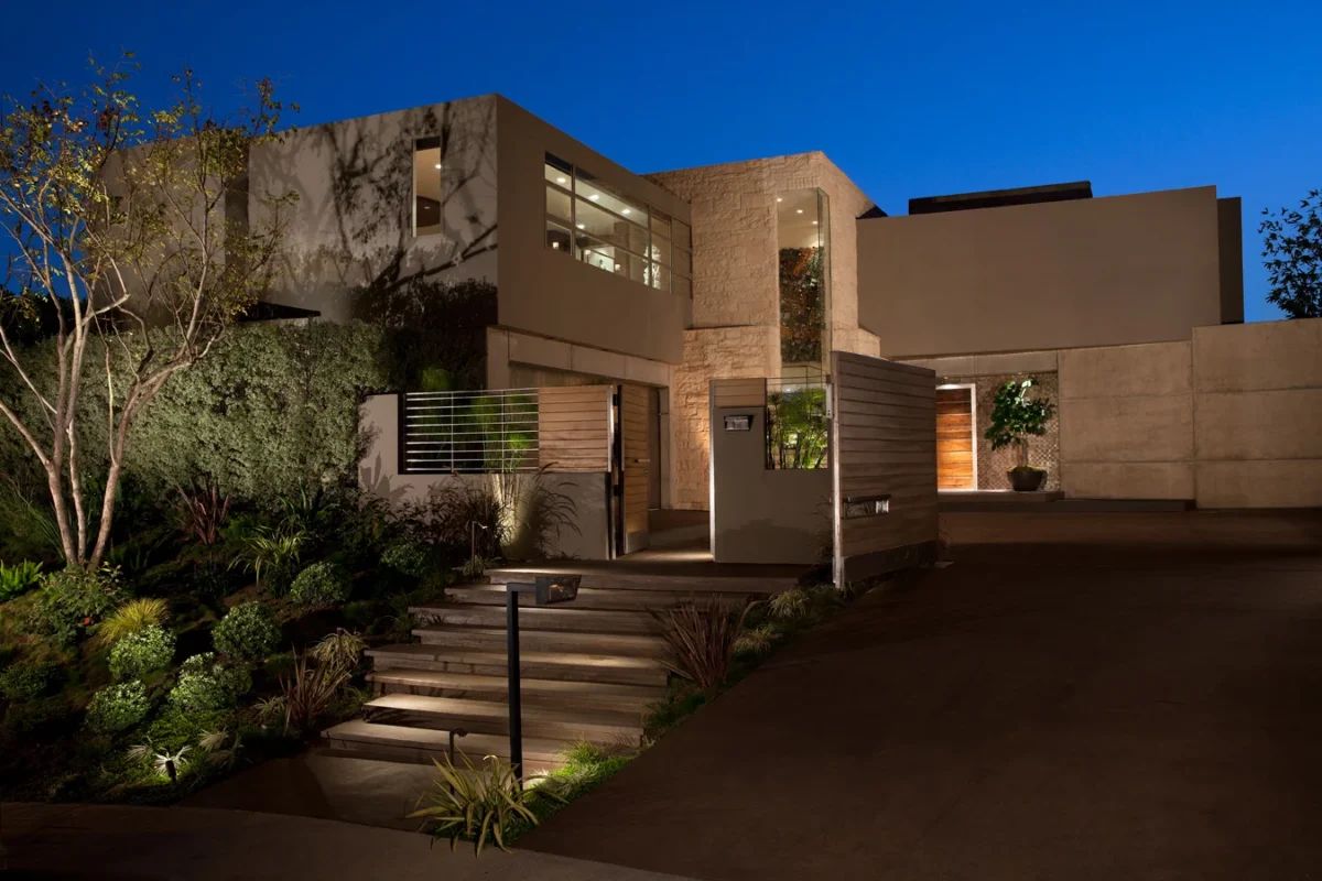 ES_Cut-Coarse-Stone_Oyster_Ext_Esquire-House-Hero