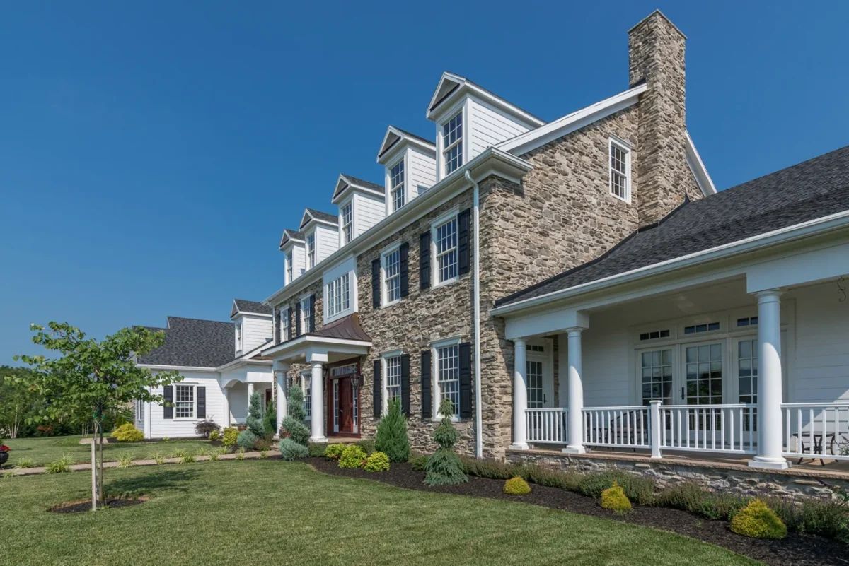 ES_Shadow-Rock_Crescent-Peak_ext_porch-3_Joe-Barnes-Residence