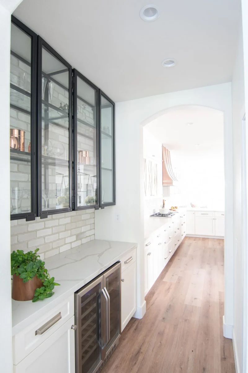 ES_Chalk-Dust_TundraBrick_Int_Kitchen_2-scaled
