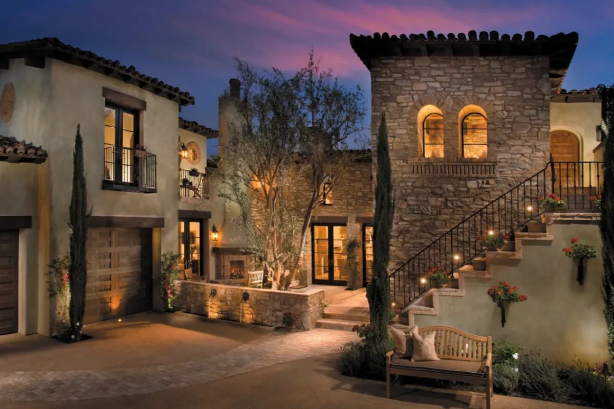 ES_Cypress-Ridge_Orchard_ext_hideaway_Courtyard_Dusk