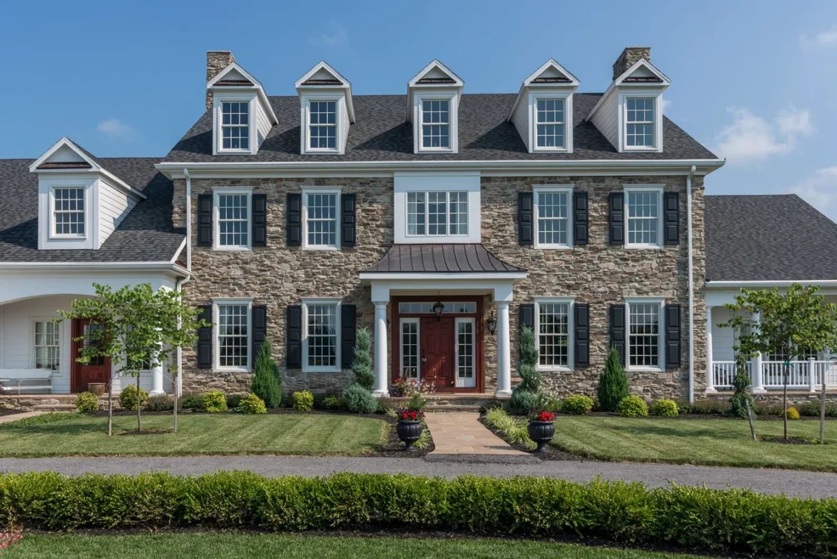 ES_Shadow-Rock_Crescent-Peak_ext_front_Joe-Barnes-Residence