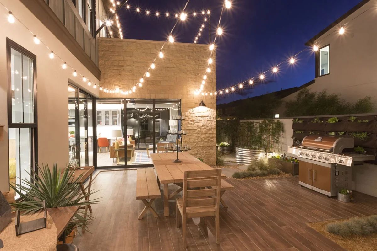 ES_Cut-Coarse-Stone_Oyster_Exterior_patio_IBS-2016-Responsive-Home_night-wide